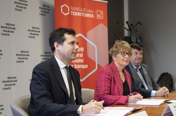 Signature de la convention de partenariat pour la mise en œuvre du programme « Centralités rurales en Région » entre la Région Bourgogne-Franche-Comté et la Banque des Territoires