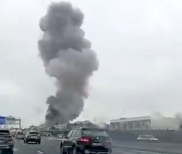 Explosion dans une usine chimique près de Lyon : les riverains appelés à éviter le secteur, l'autoroute A7 coupée dans les deux sens
