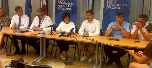 Incendie en Gironde : trois nouvelles communes évacuées près de Bordeaux - Plus de 220 000 personnes concernées par les évacuations précise la Préfecture de Gironde ce dimanche dans la nuit 
