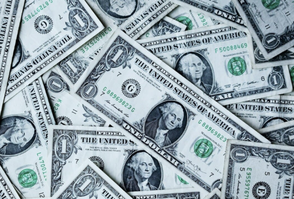 Trump promet un chèque de 2.000 dollars à tous les Américains sauf les « gens à hauts revenus »