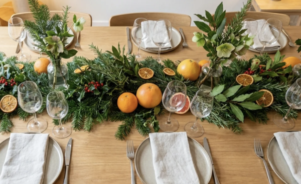 Table de fête : ces 6 arrangements sublimes à faire avec ce que vous avez au jardin vont tout changer