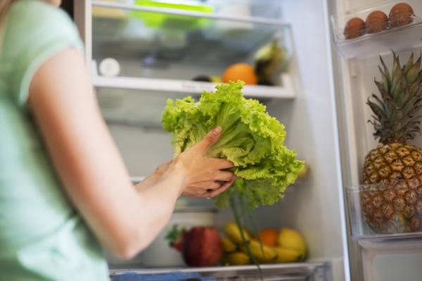 Connaissez-vous l'astuce pour prolonger la fraîcheur de votre salade au frigo  ? 